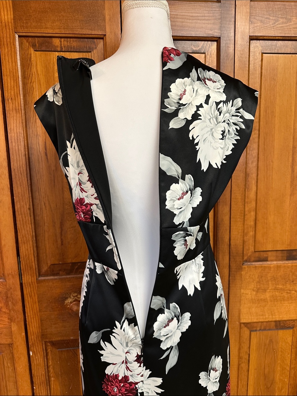 White House Black Market Black& Red/White Floral Square Neck Cocktail Dress S2 - Picture 5 of 7